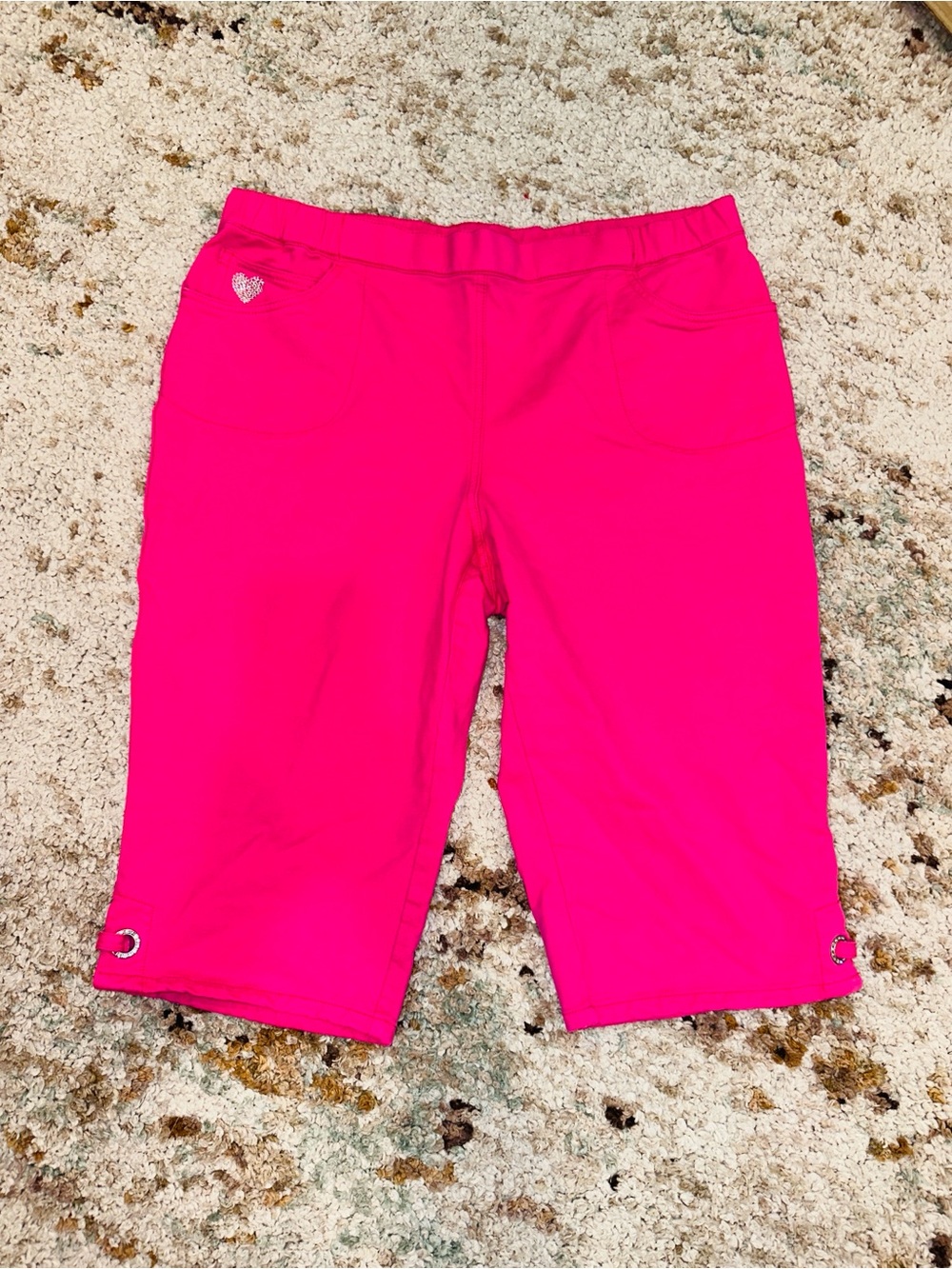 Women’s Bright Pink Capri Pants